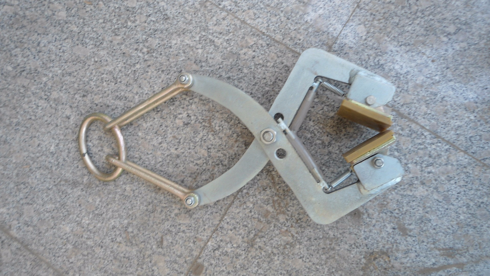 加重加厚S型大理石板吊具/玻璃夾具-河北東圣吊索具制造有限公司-石材夾具_(dá)小型攪拌機_手動叉車_液壓堆高車 加重加厚S型大理石板吊具/玻璃夾具-河北東圣吊索具制造有限公司-石材夾具_(dá)小型攪拌機_手動叉車_液壓堆高車