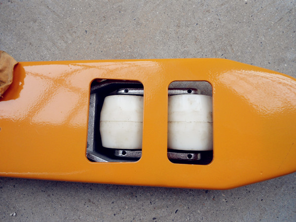 叉車產(chǎn)品細節(jié)處實拍-河北東圣吊索具制造有限公司-石材夾具_小型攪拌機_手動叉車_液壓堆高車 叉車產(chǎn)品細節(jié)處實拍-河北東圣吊索具制造有限公司-石材夾具_小型攪拌機_手動叉車_液壓堆高車