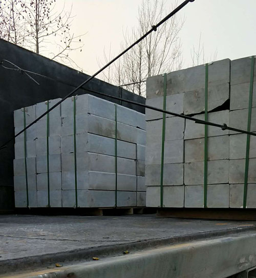 3噸液壓堆高車裝車現(xiàn)場--河北東圣吊索具制造有限公司--液壓堆高車|手動(dòng)叉車|小型攪拌機(jī)|石材夾具 3噸液壓堆高車裝車現(xiàn)場--河北東圣吊索具制造有限公司--液壓堆高車|手動(dòng)叉車|小型攪拌機(jī)|石材夾具